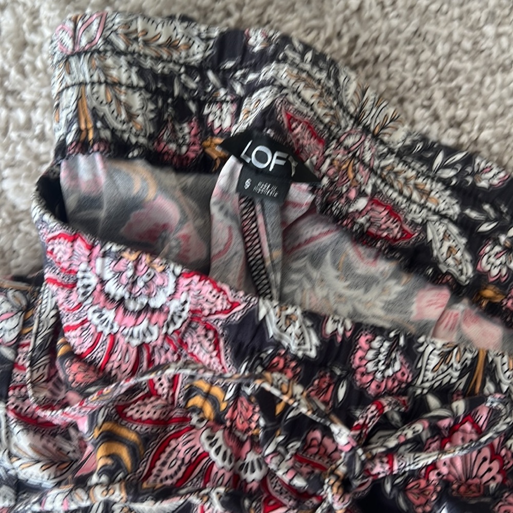 Loft Floral Pants, grey background - Picture 2 of 4